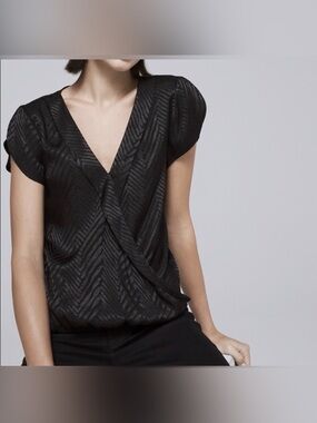 White House Black Market Cap Sleeve Jacquard Surplice Blouse Black Size XS
